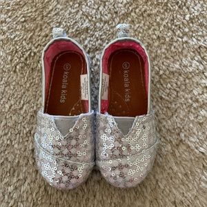 Koala Kids size 5 toddler sparkly silver shoes